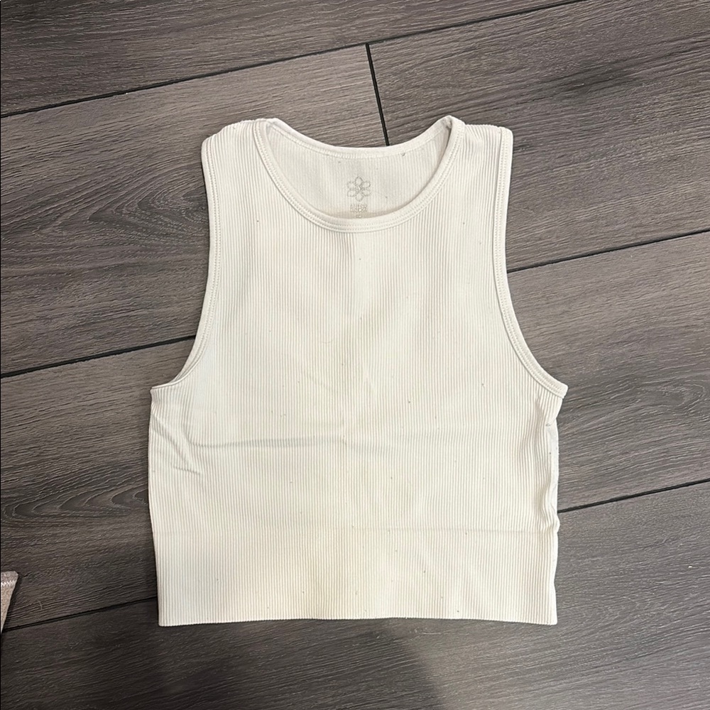 Aura White Tank Top Sleek Versatile Design